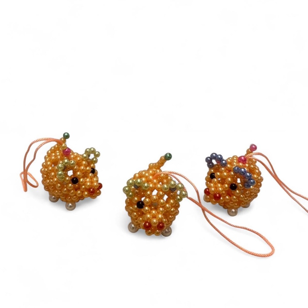 🎄 Handmade Orange Beaded Pig Ornaments – Cute Holiday 3-Pack